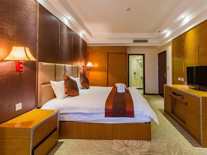 Golden Phoenix Hotel Jinghong Luaran gambar